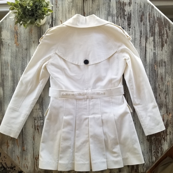 BCBGMaxAzria White Trench Coat with Pleats Womens Medium - Picture 5 of 11